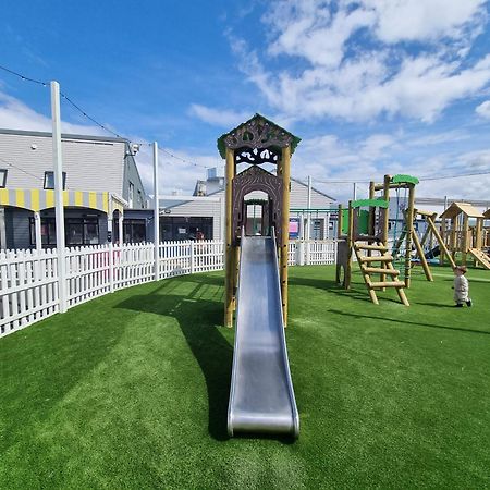 A22 Unity Beach Holiday Resort Unity Brean Sleeps 8 People 3 Bedrooms 1 Pet Stays Free Berrow ภายนอก รูปภาพ